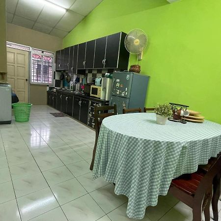 Homestaymuslim Di Teluk Intan Exterior foto