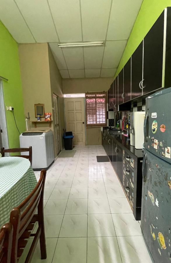Homestaymuslim Di Teluk Intan Exterior foto